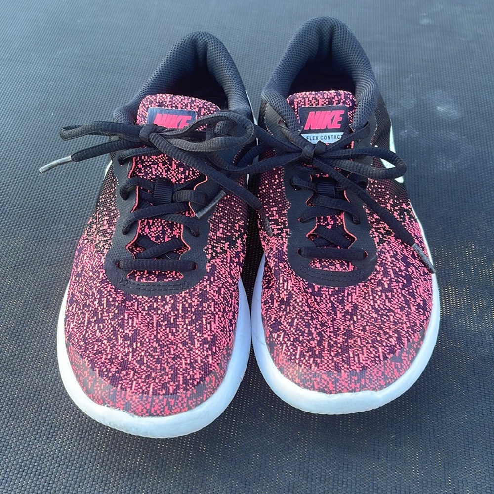 Nike hot pink and black flex contact sneakers